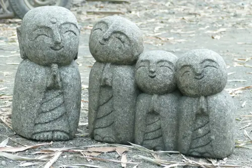 Product image of the product “Jizo is little monk, with 4 jizo are grouping such as 1 part separate and 3 grouping (4 parts in 1 se) ”